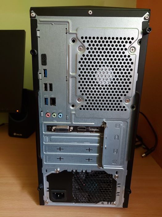 Desktop Gaming Lenovo + Monitor