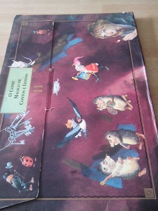 Estou a vender uma coleção de livros em bom estado