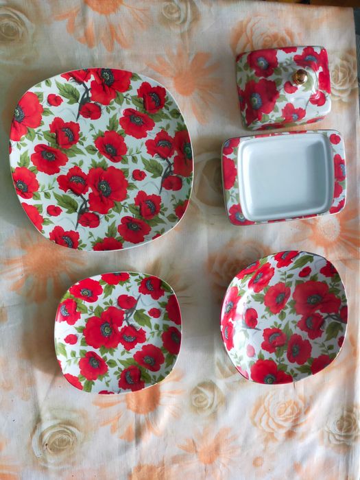 Новый Набор посуды  Маки (маслёнка, тарелки, чайник). Кувшин
