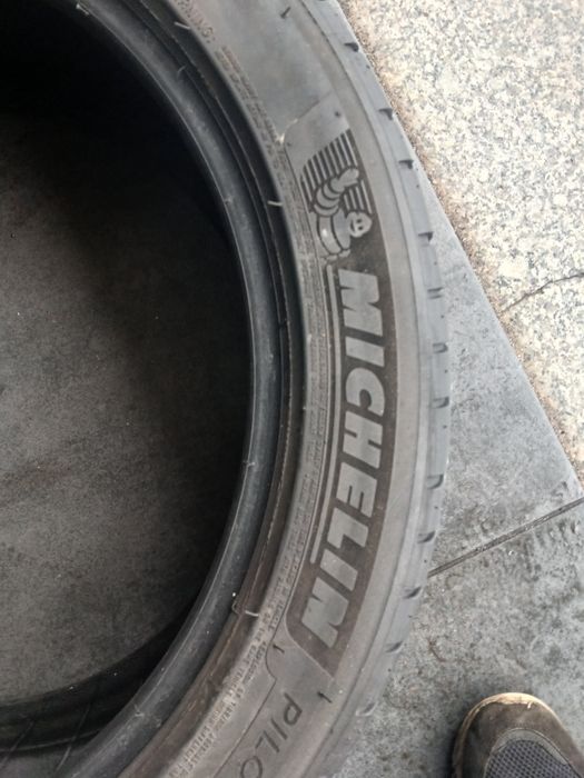 2 pneus 235 45 r18 Michelin TO