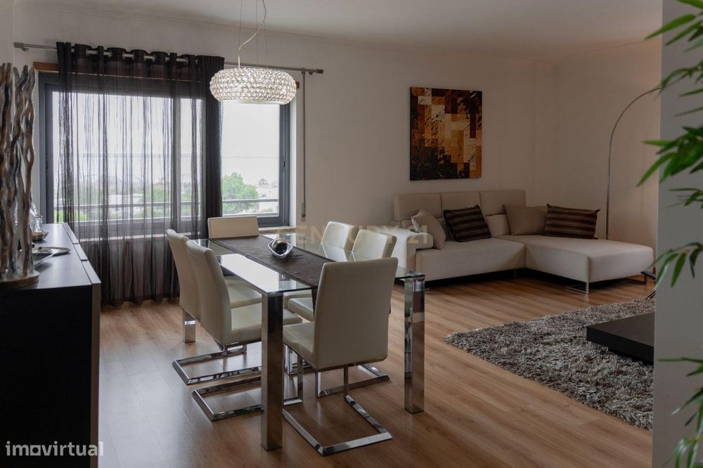 Apartamento Renovado em Marvila, Lisboa com Vista para o Lago