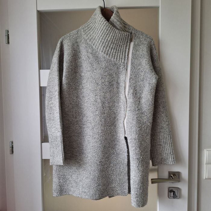 Sweter damski na jesień.