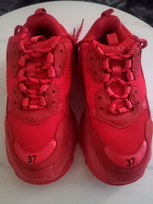 Czerwone buty Balenciaga