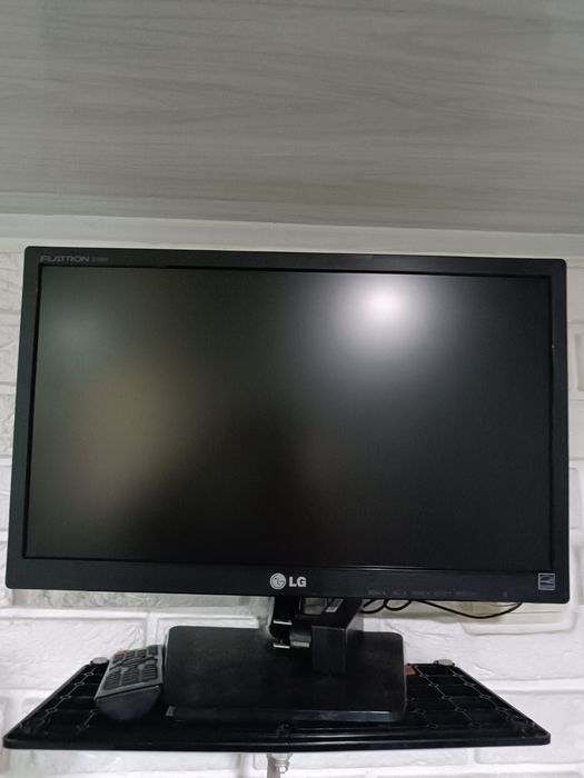 Монітор LG 18 дюймів