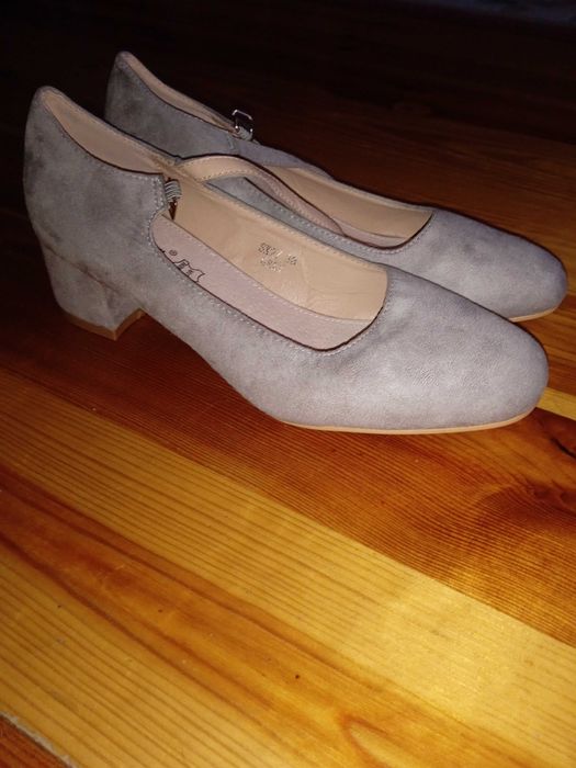 Tanio! Wygodne buty na niskim obcasie