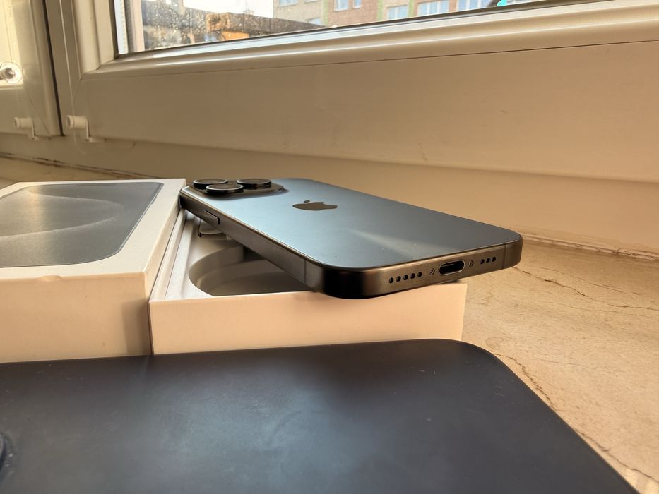 Iphone 15 pro Stan idealny Black Titanium