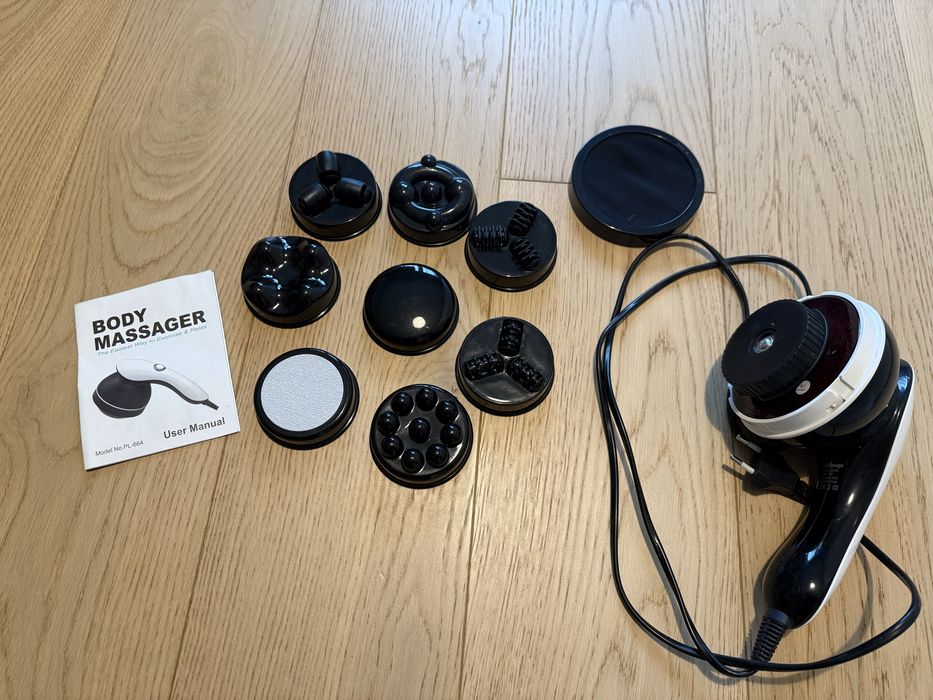 Masażer z zestawem końcówek