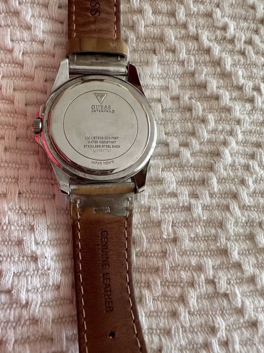 Vendo relogio de senhora GUESS com cristais Swarovski