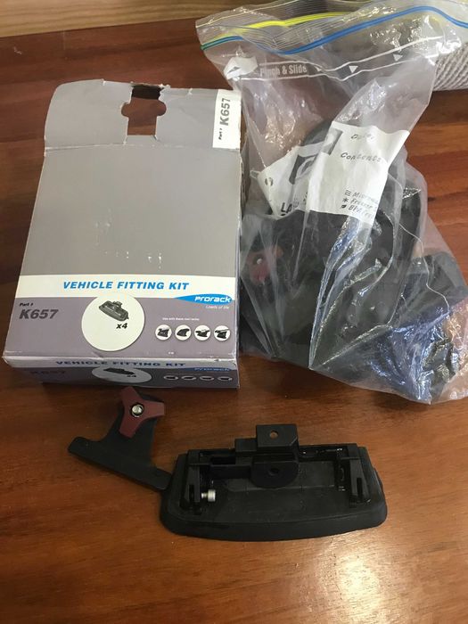 Kit de fixação K657 W p/ barras de tejadilho Whispbar