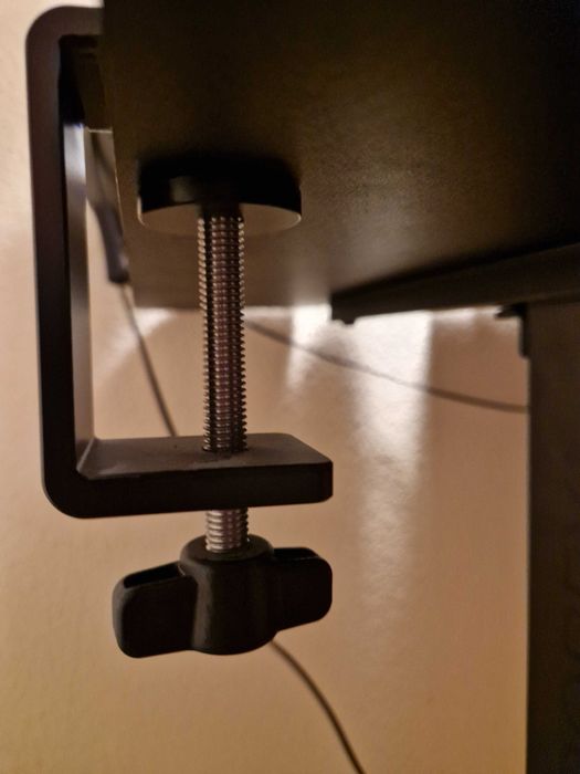 Mikrofon SHURE MV7+ & Sennheiser Profile Boom Arm