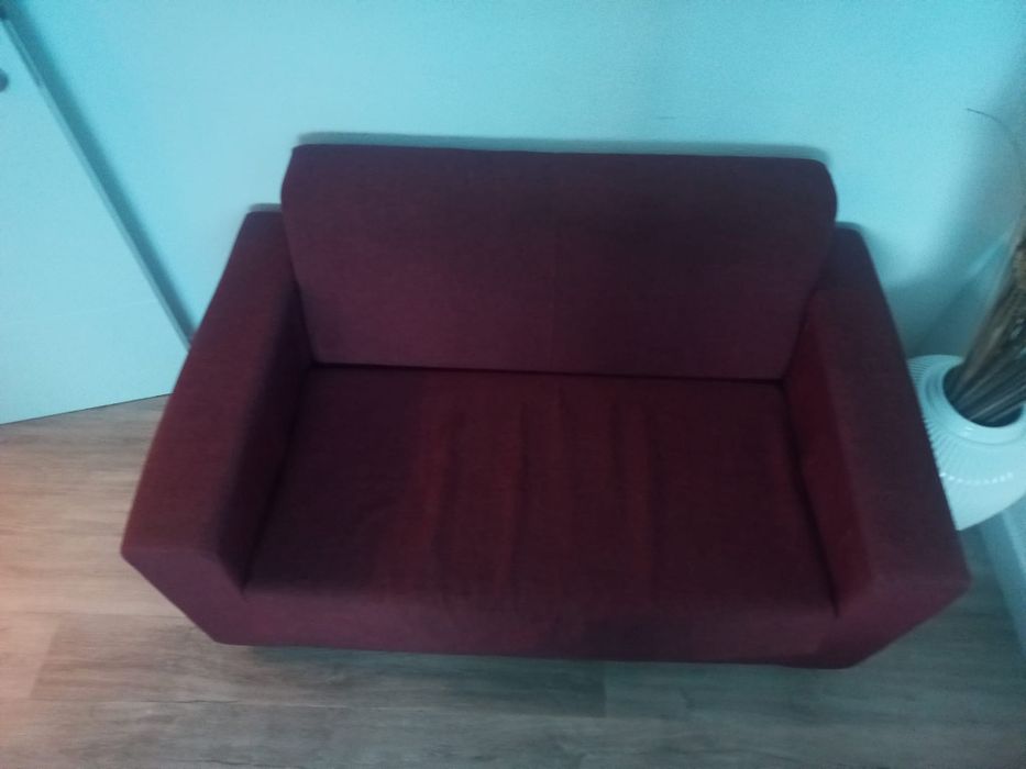 Sofá Médio/pequeno cor de vinho