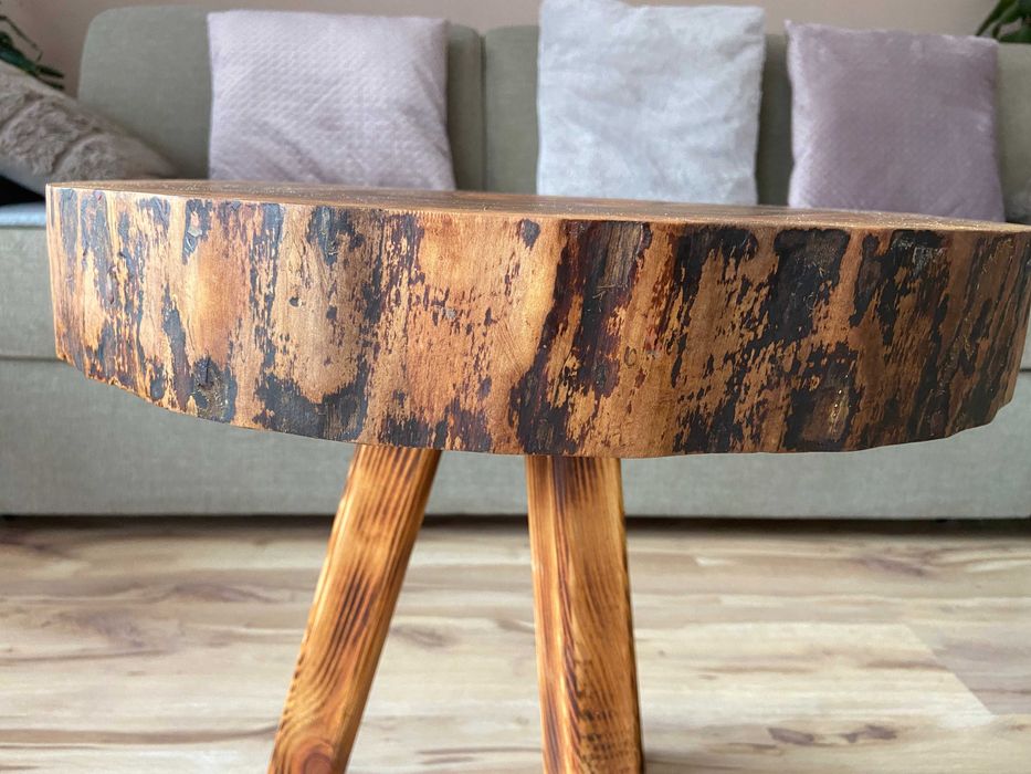 Stolik kawowy z drewna orzechowego