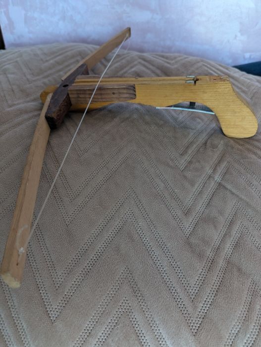 Арбалет з дерева іграшковий