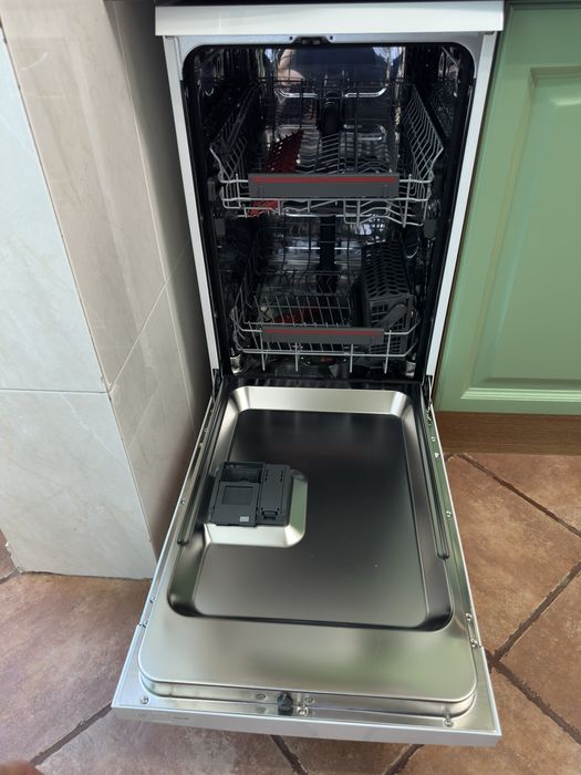 Vendo usada maquina de lavar loiça AEG de 45 cm,