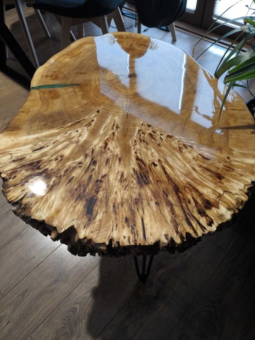 Stolik kawowy loft, plaster topoli z czeczotem, żywica