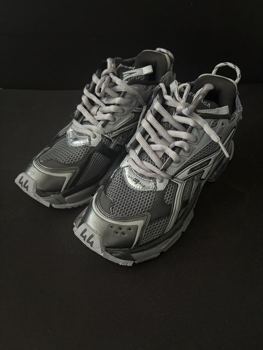 balenciaga runner 44