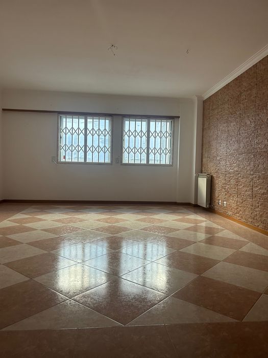Casa t2 para arrendar em Belas, nas Campinas