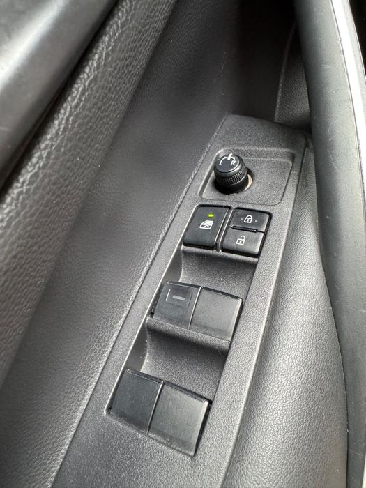 Toyota Corolla e21 , гібрид, 1.8
