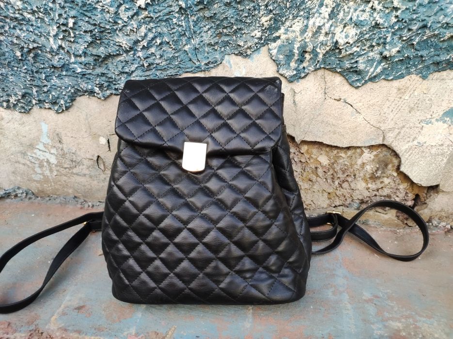 Продам рюкзаки чорний,червоний та два рожевих