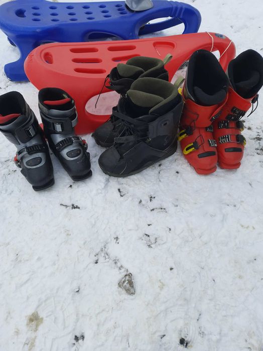 Продам лижі, сновборди, сани, боти.