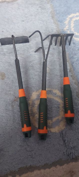 Садовый инструмент. Сапка грабли рыхлитель.