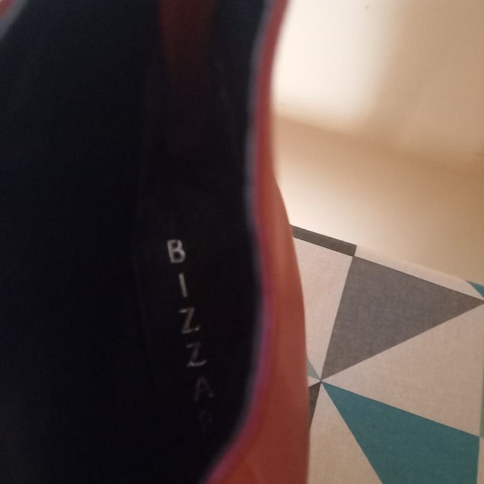 Botki ze skóry na obcasie firmy Bizzarro