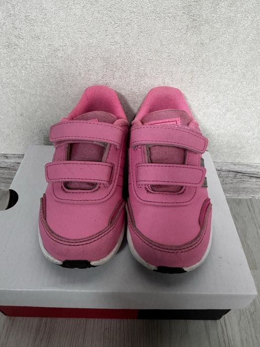 Кросівки adidas для дівчинки