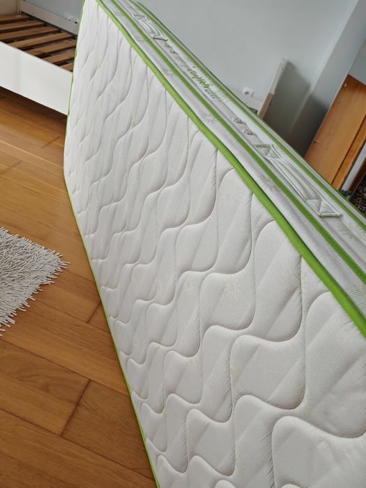 Estrado e colchão 200x90