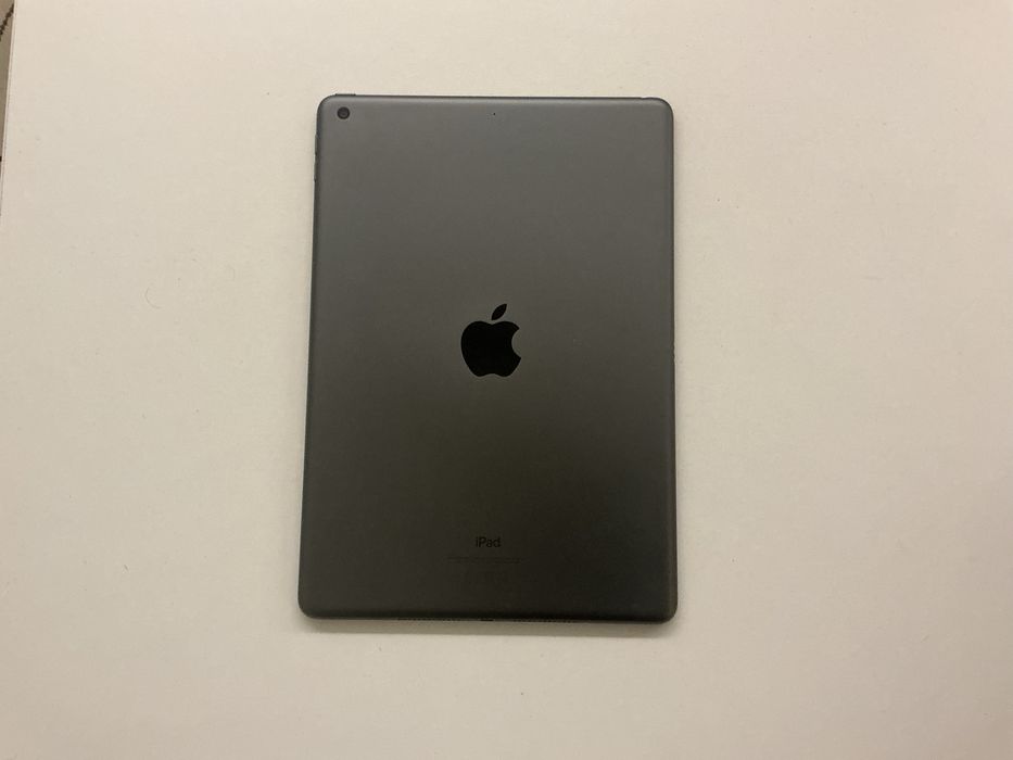 Apple iPad 2021 64GB + Capa e Proteção de ecrã