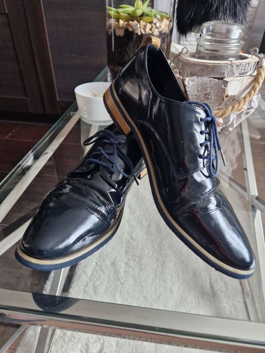 Sprzedam damskie  buty lordsy skóra naturalna lakierowana