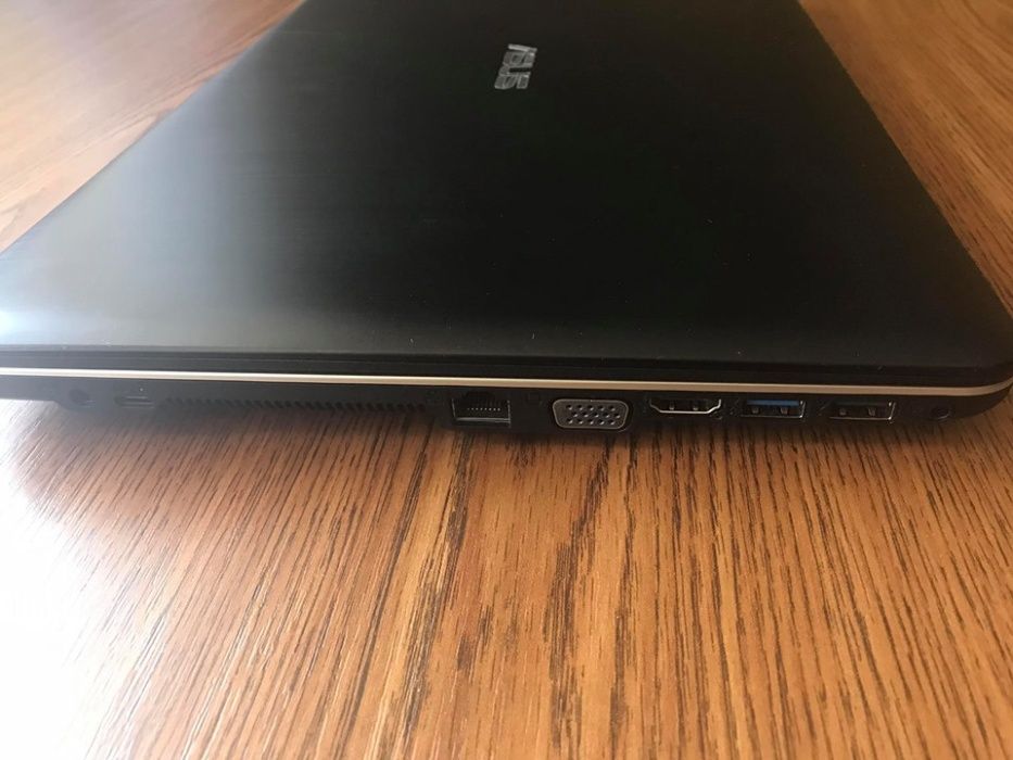 Laptop ASUS polecam