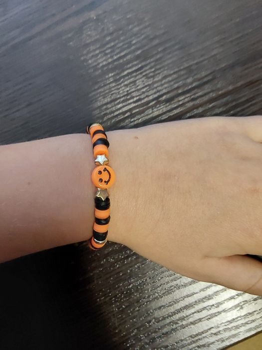 Браслети з бусин