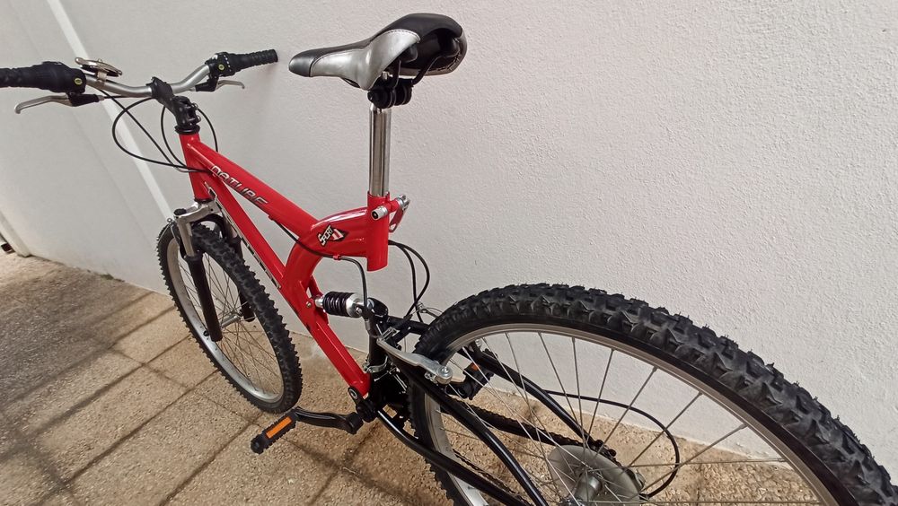 Bicicleta BTT roda 26 suspensão total
