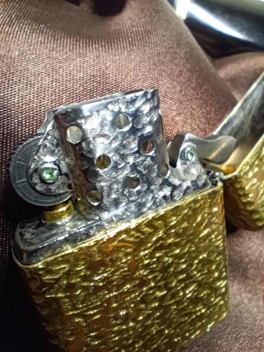 Новая зажигалка Zippo Armor ручной работы.
