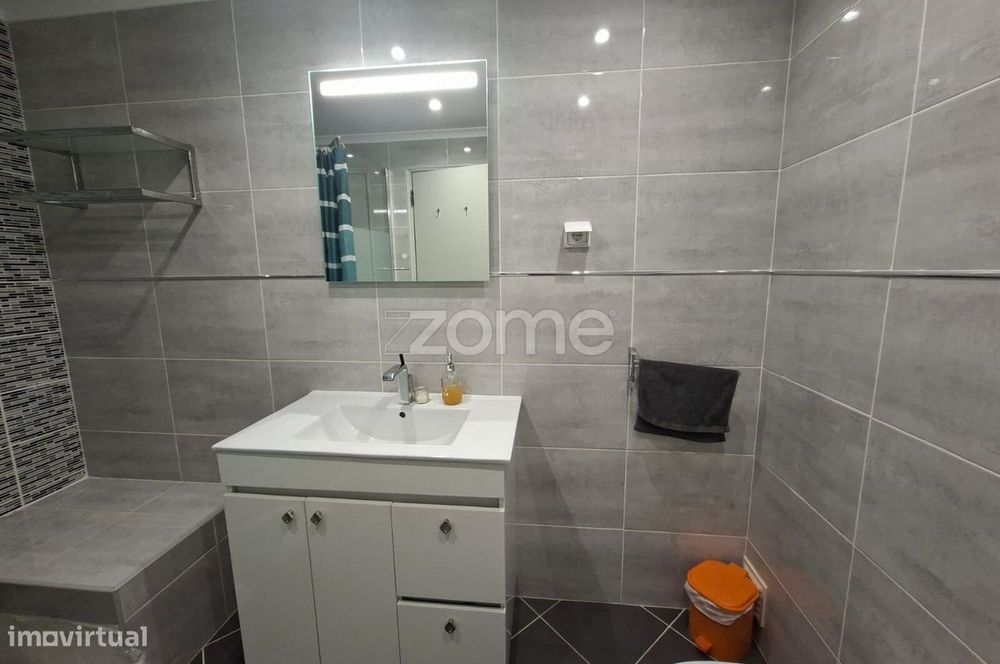 Apartamento T0+1 - Em condomínio com piscina.