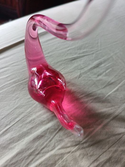 Estatueta de vidro com líquido colorido