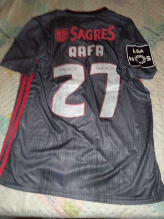 Vendo Camisola Oficial Sport Lisboa e Benfica Edição Liga Rafa