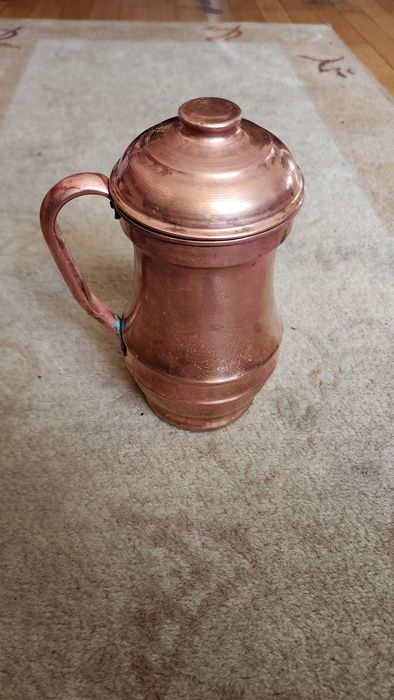 Традиционный аюрведический медный кувшин