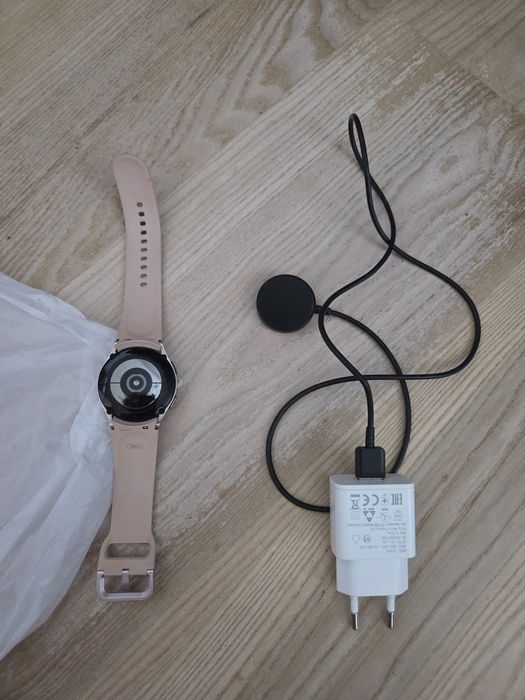 Samsung Galaxy Watch 4 40mm + Ładowarka