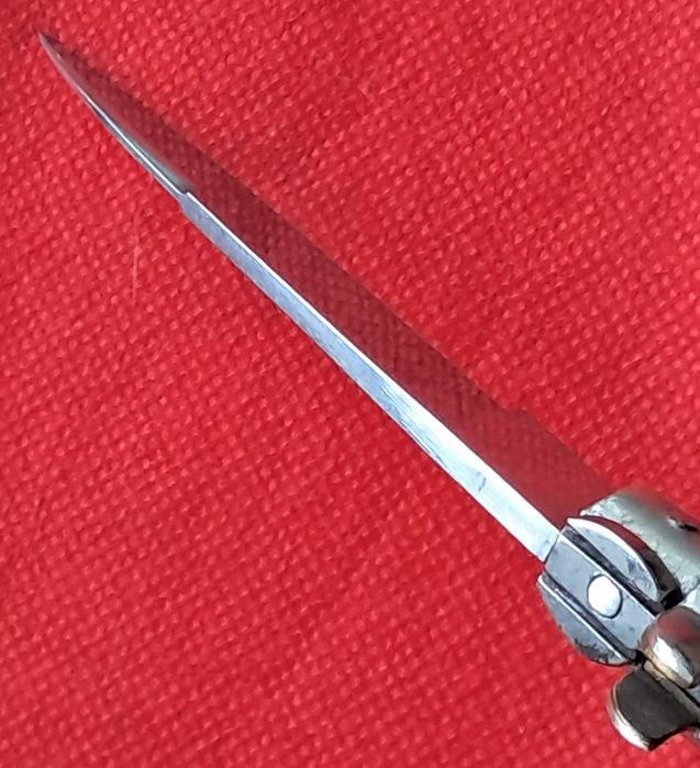 Stary ciekawy noz sprężynowy