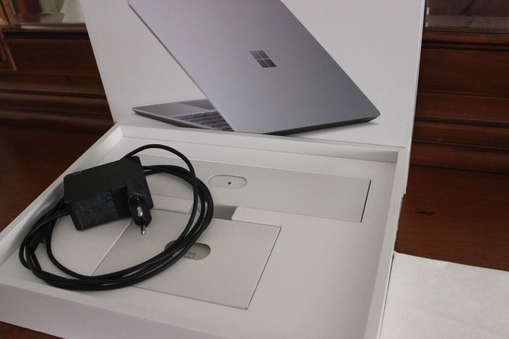 Microsoft Surface Laptop Go 2 12-inch