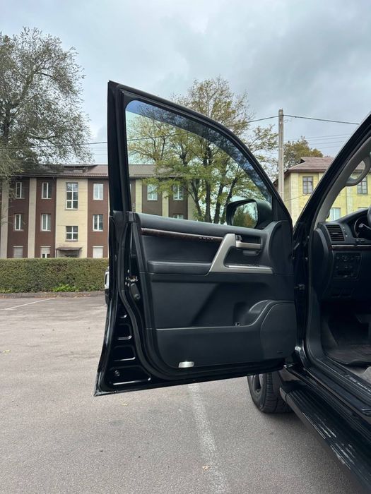 Toyota Land Cruiser 200 2011 год