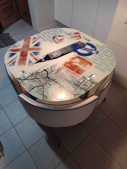 Mesa e bancos de cozinha