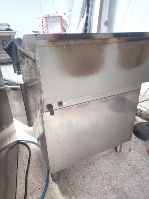 Grelha e chapa a gás restaurante