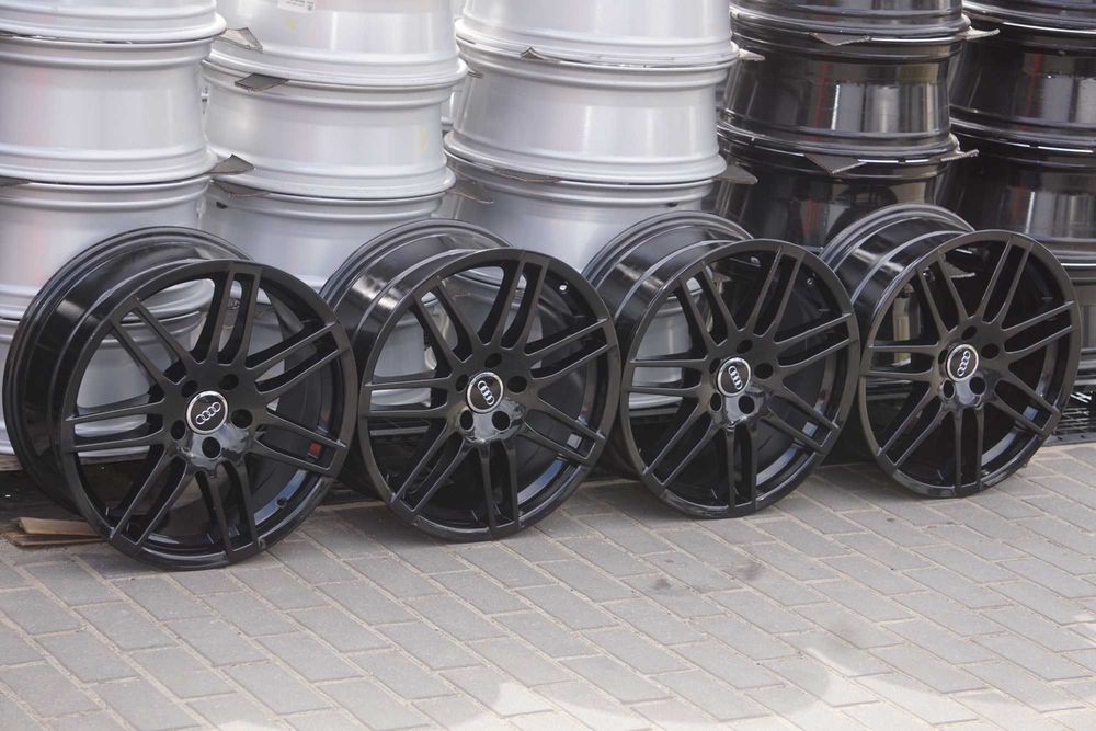 Alufelgi do Audi wzor RS4 5x112 8Jx18 et35 cb57,1mm w czarnym lakierze, nowe dekielki