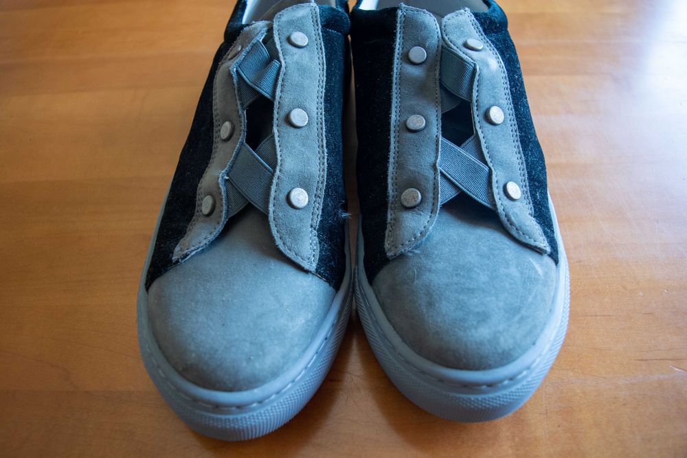 Venda de sapatilhas Ushindu em ótimo estado