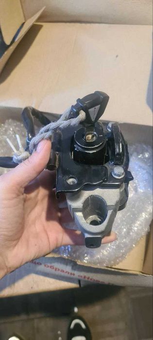 Продам замок зажигания+крышка бака Kawasaki