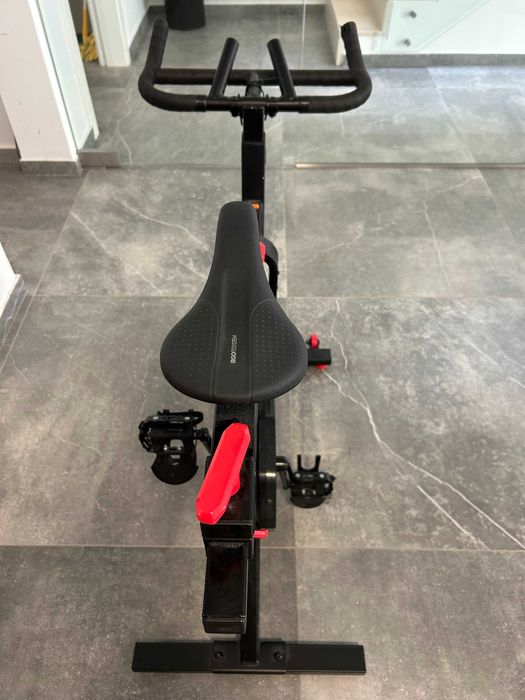 Vendo bicicleta de ciclismo indoor / spinning Domyos Biking 100 da Decathlon.