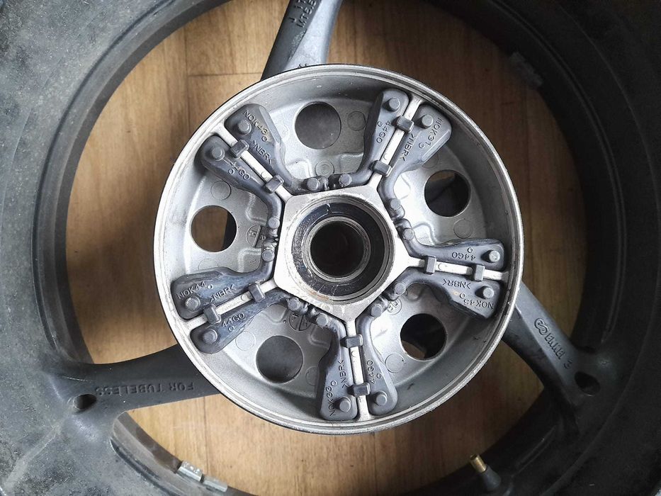 Jante Traseira Tubless C/Pneu OEM SUZUKI GSXR 6 0 0   7 5 0 2 0 1 0