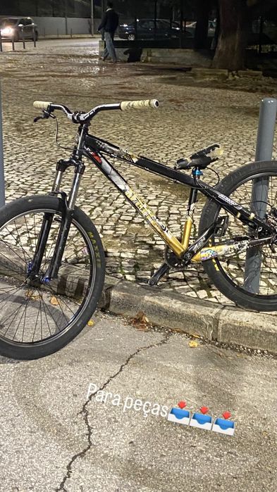 Bicicleta scott para grau  em prefito estado so o banco rasgado de resto so pegar e andar